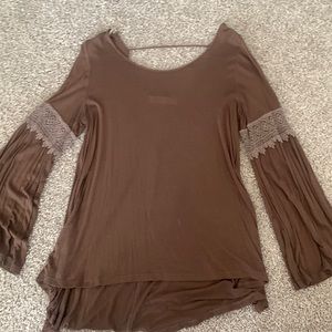 Long sleeve comfortable top.